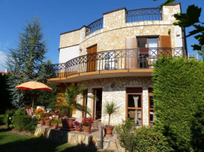 Отель Toscana Apartments  Шиофок